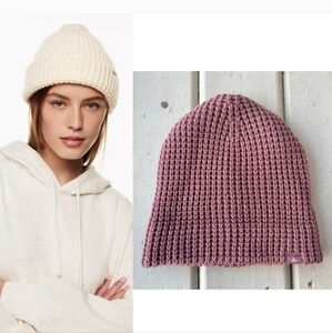 ARITZIA TNA Waffle Knit Toque Beanie